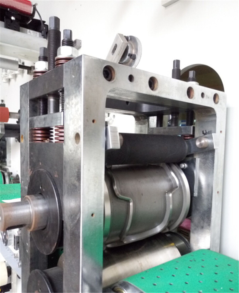 Auto Winged sanitary napkin Machine with quick-pack machine 